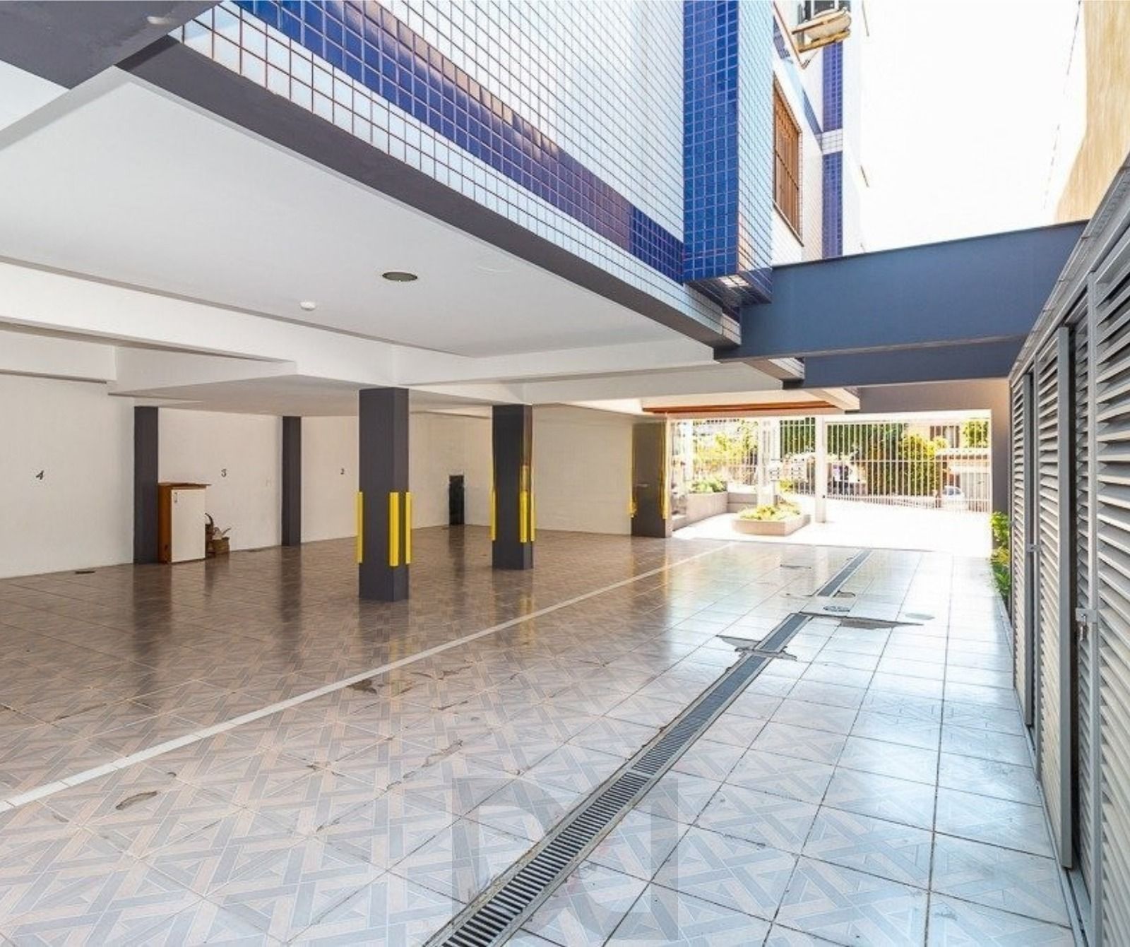 Apartamento de 2 dormitórios, 1 suíte, closet e 2 vagas de garagem . — foto 31