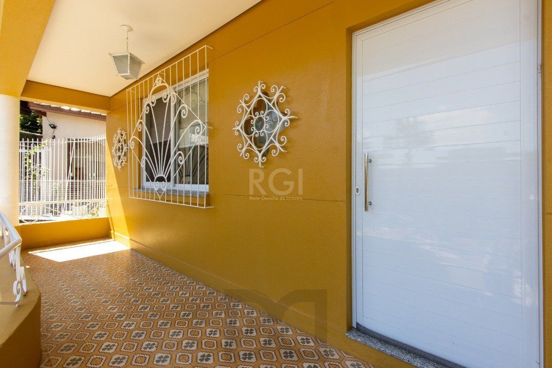 Sobrado à venda no Bairro Medianeira, reformado, 3 quartos, lareira, churrasqueira, 3 vagas — foto 4