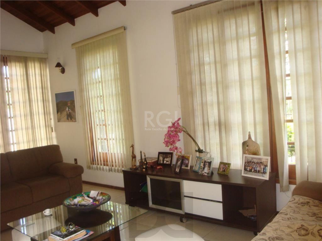 Casa para Venda - 240m², 4 dormitórios, sendo 1 suites, 4 vagas - Nonoai — foto 6