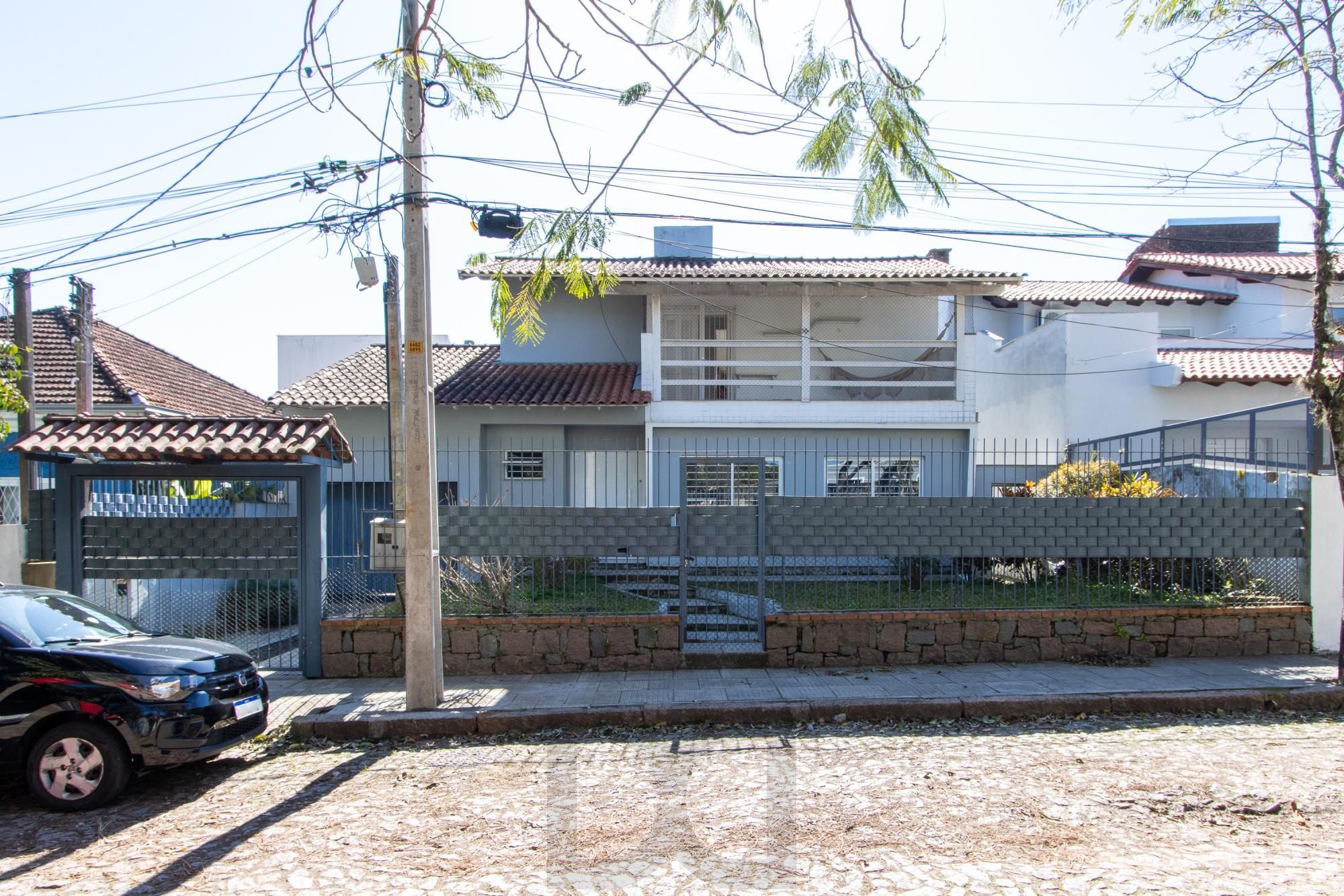 Casa 3 Dormitórios no Bairro Tristeza com 2 Vagas de Garagem — foto 1