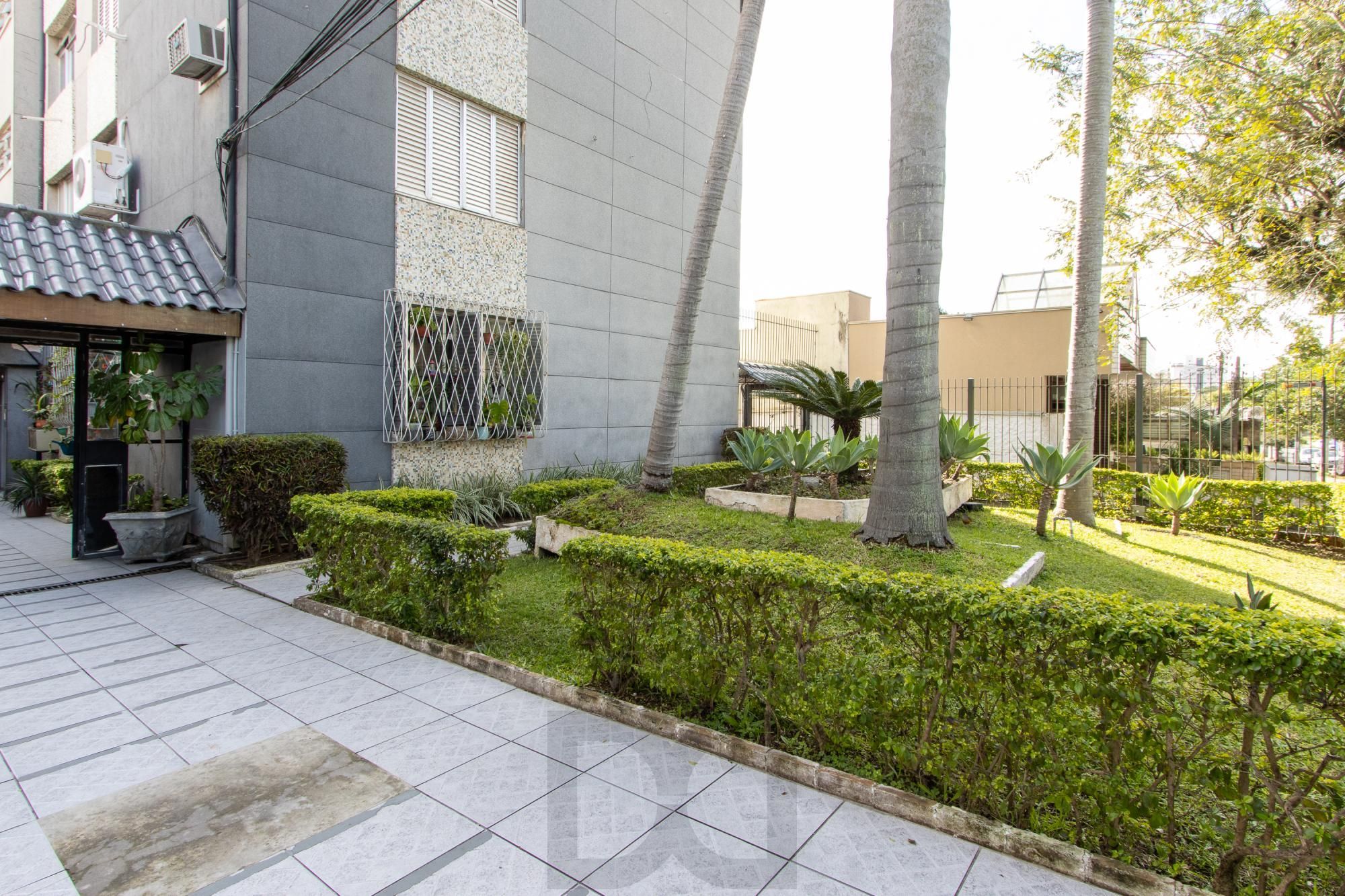 Apartamento térreo com pátio privativo no coração do Menino Deus, 2 dormitórios. — foto 24
