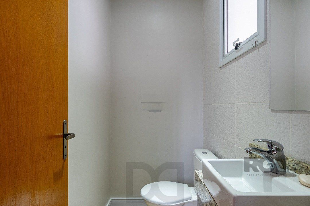 Casa em condominio com excelente padrão construtivo, possui 3 dormitórios, sendo 1 suíte máster com closet e sacada — foto 8