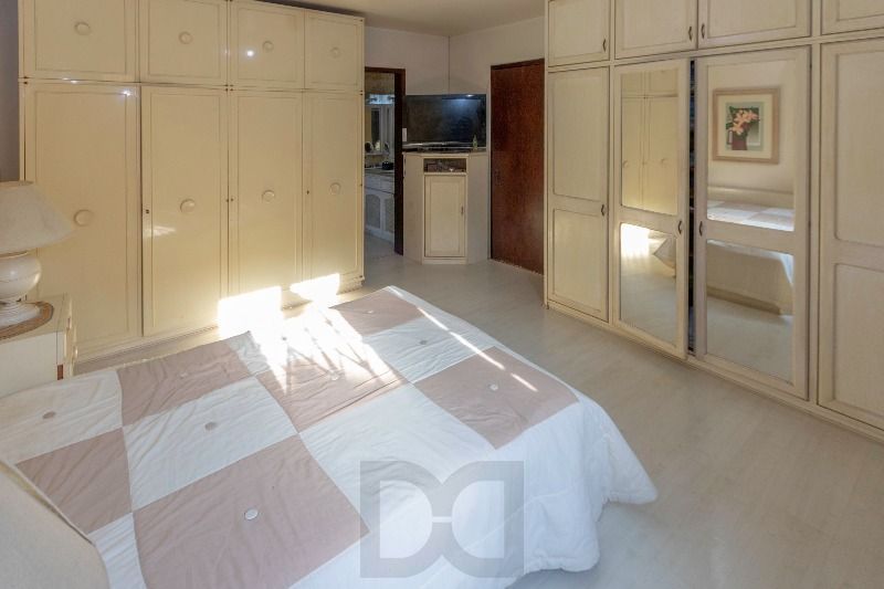 Casa para Venda - 420m², 5 dormitórios, sendo 2 suites, 6 vagas - Nonoai — foto 19