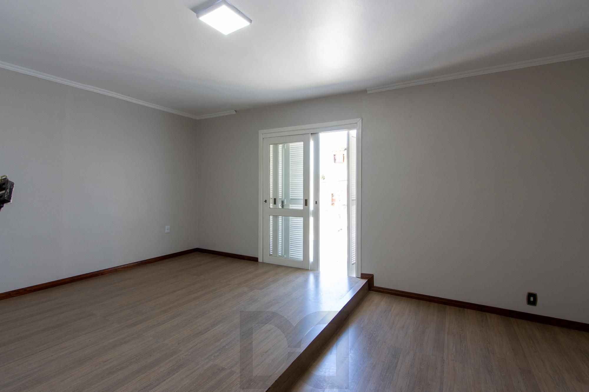 Casa de alvenaria, com 3 quartos, 1 suíte e 3 vagas de garagem. — foto 40