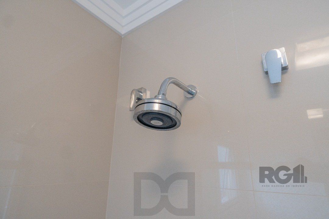 Casa semimobiliada e possui 3 suítes (sendo 1 delas master com closet e hidro) — foto 38