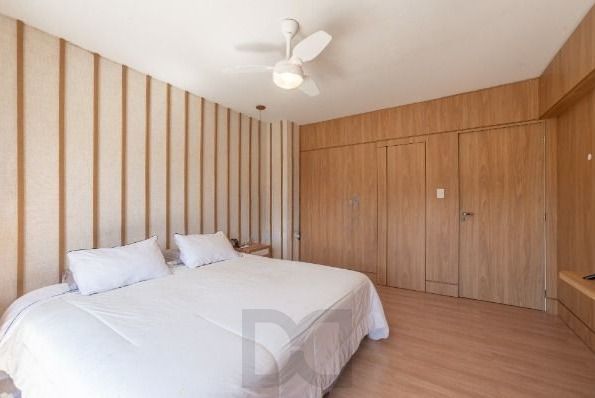 Casa com 3 suítes amplas, além de uma sala generoso com lareira e 2 vagas de garagem. — foto 16