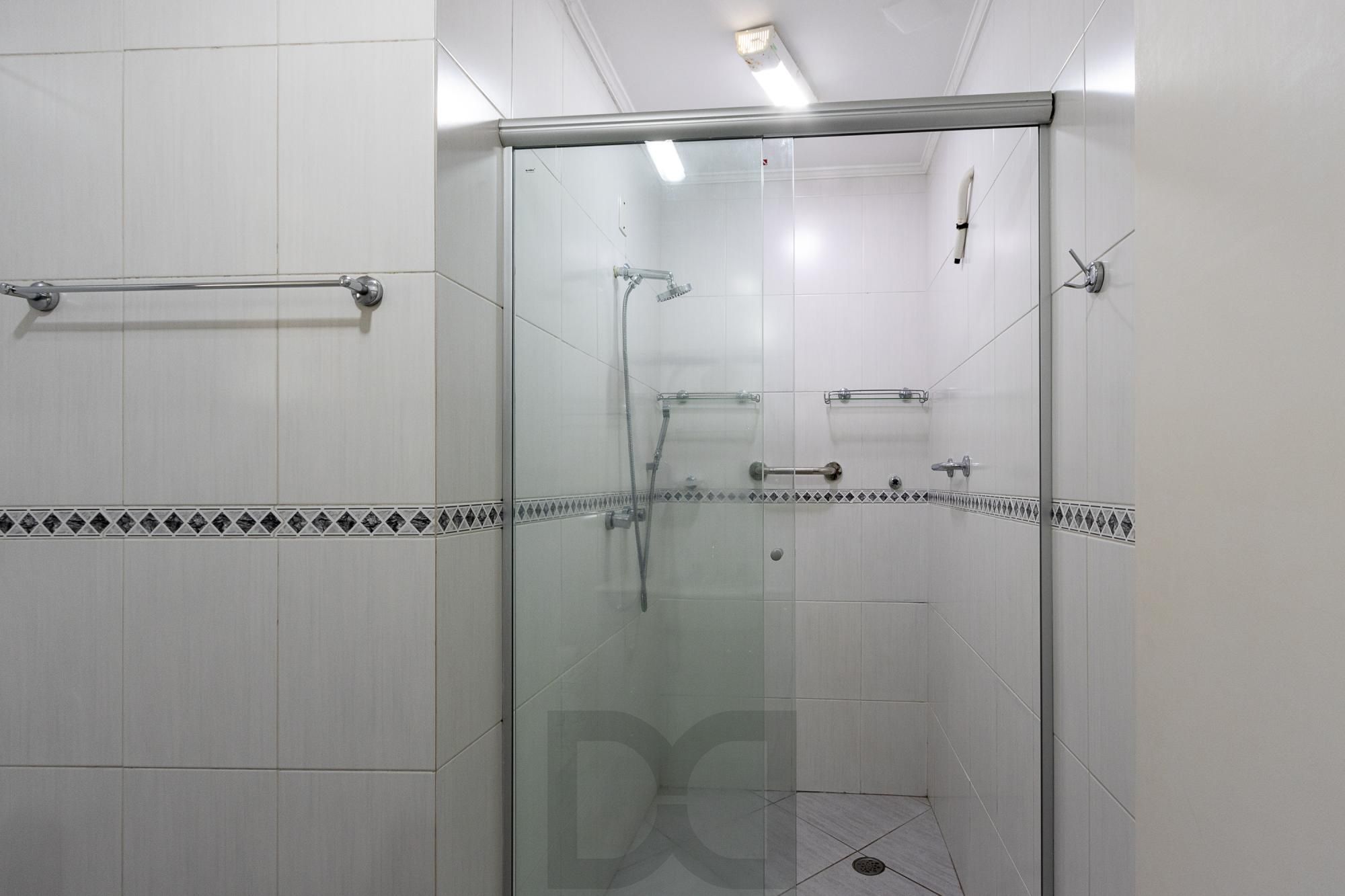 Casa de alvenaria, 4 dormitórios, 2 suítes, bairro Cristal. — foto 22