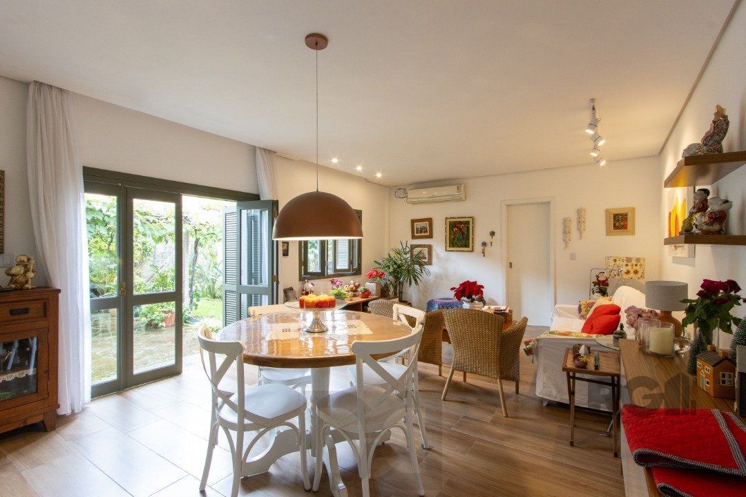 Casa térrea, 3 quartos, edícula, com 2 suites, pátio - Bairro Guarujá — foto 7