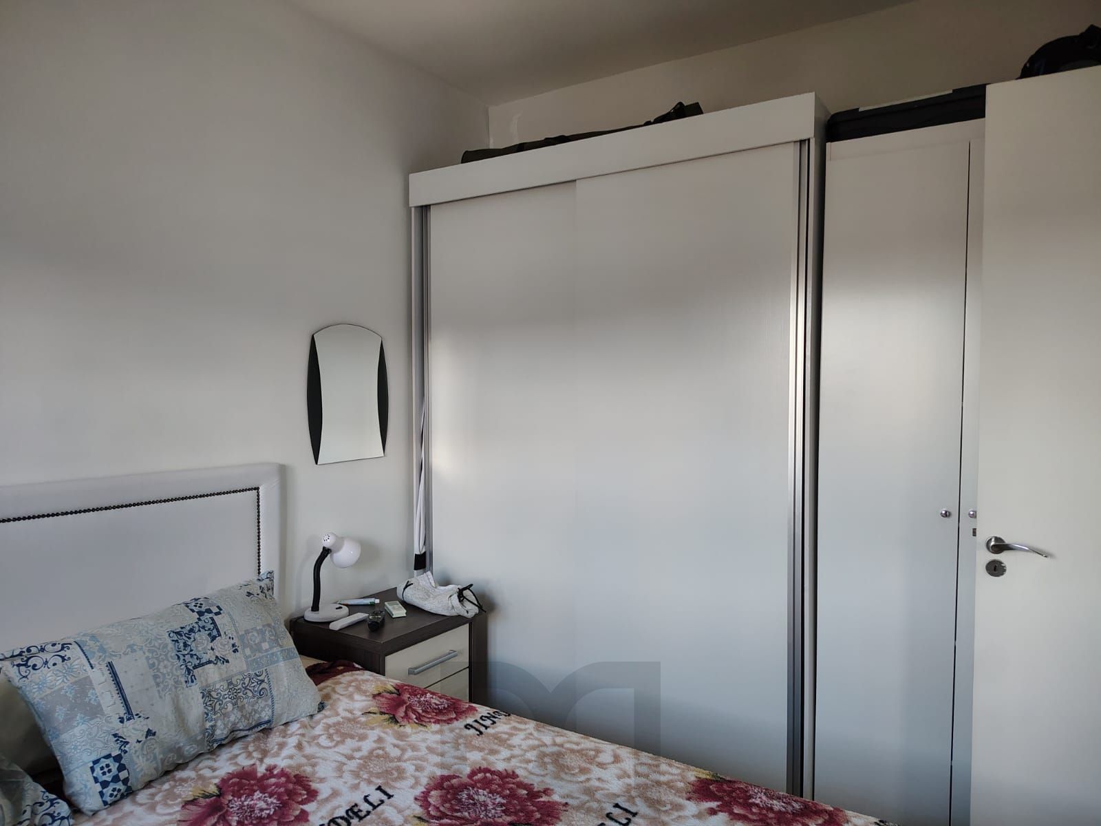 Apartamento de 2 quartos, living para 2 ambientes, cozinha com churrasqueira e 1 vaga de garagem coberta. — foto 11