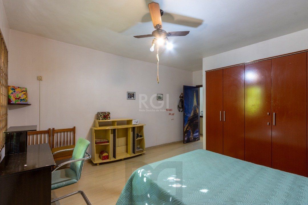 Sobrado com 345m² privativos, 3 suites, 2 vagas, churrasqueira. pátio com piscina - Bairro Cristal — foto 36