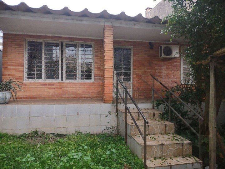 Casa de 2 quartos, com edícula, próximo a Av. Wenceslau Escobar — foto 1