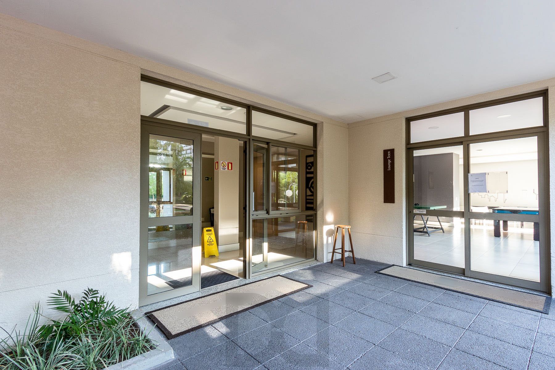 Apartamento totalmente reformado e impecável para locação - 3 quartos sendo uma suíte - Bairro Cavalhada — foto 4