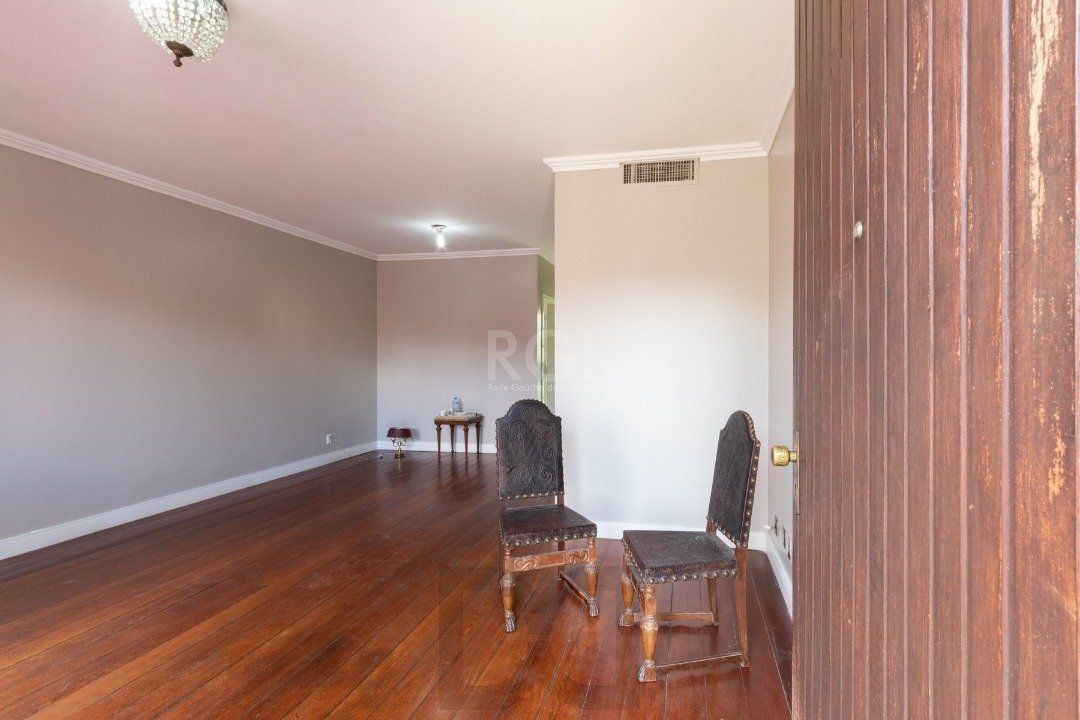 Casa para Venda - 202m², 3 dormitórios, sendo 1 suites, 2 vagas - Cristal — foto 3