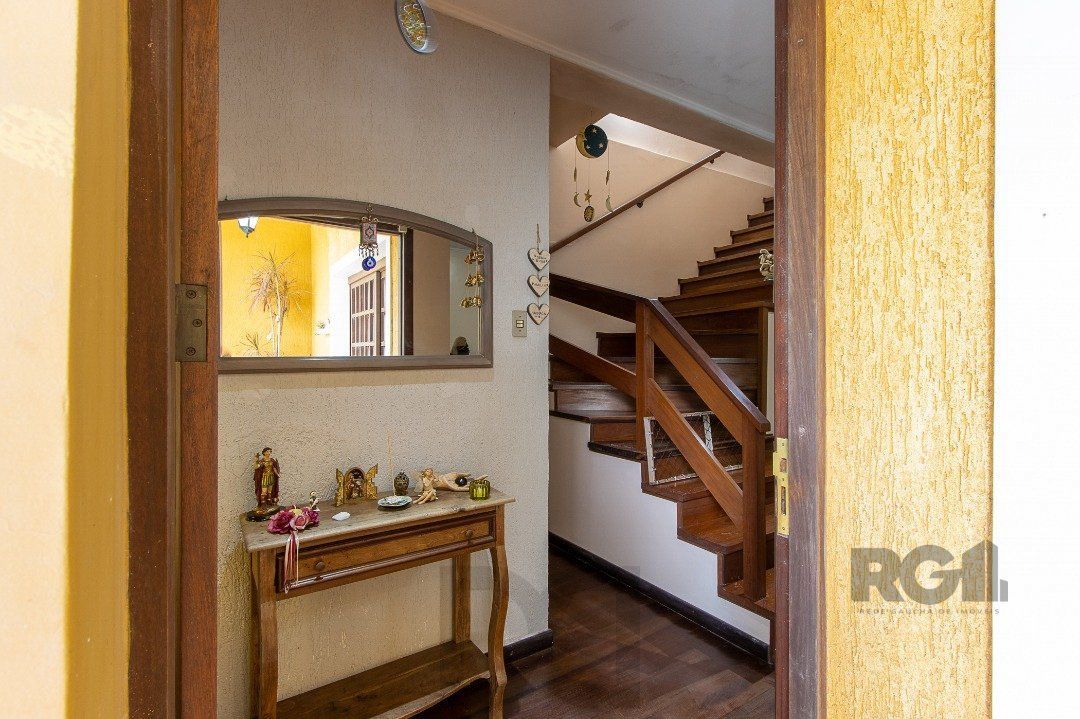 Casa para Venda - 300m², 3 dormitórios, sendo 1 suites, 4 vagas - Nonoai — foto 5