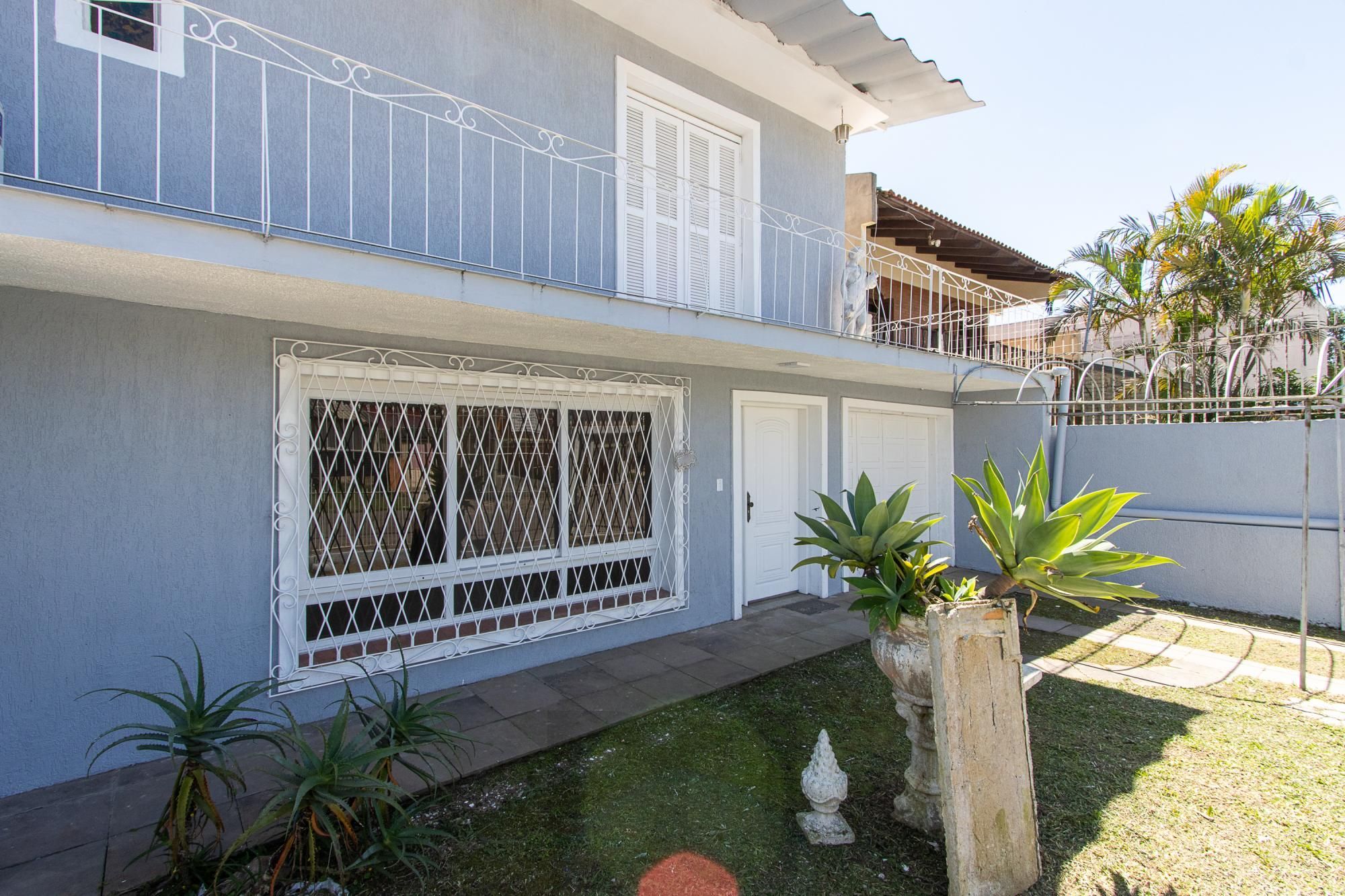 Casa de alvenaria, com 3 quartos, 1 suíte e 3 vagas de garagem. — foto 2