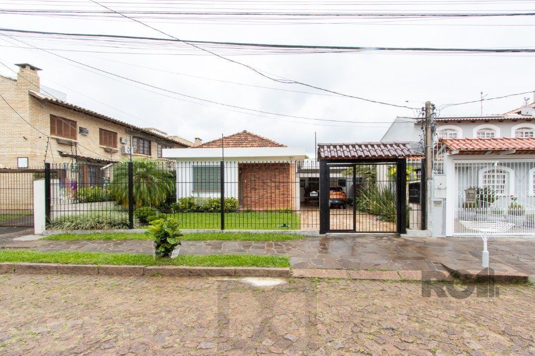 Casa térrea, 3 quartos, edícula, com 2 suites, pátio - Bairro Guarujá — foto 62