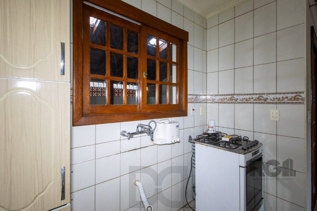 Casa em Condomínio na Zona Sul, no bairro Hípica, com 2 dormitórios, living para dois ambientes, cozinha mobiliada, lavabo — foto 9