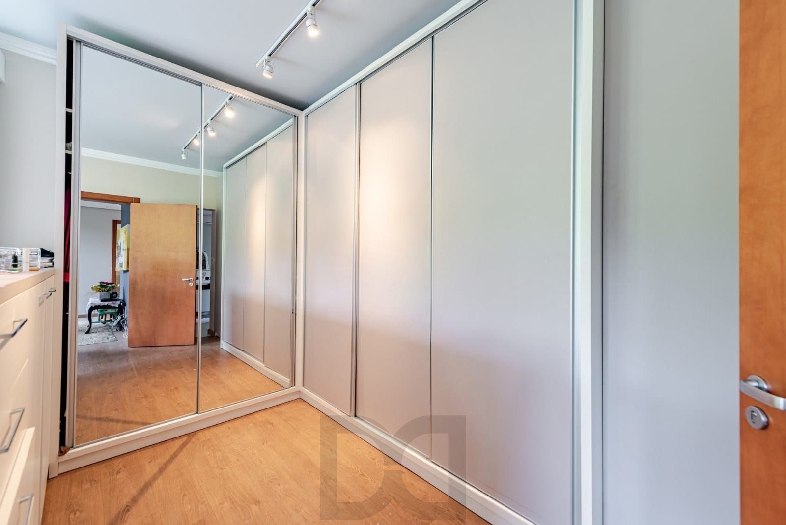 Excelente casa de 3 quartos, 1 suíte e 2 vagas no bairro Ipanema! — foto 21
