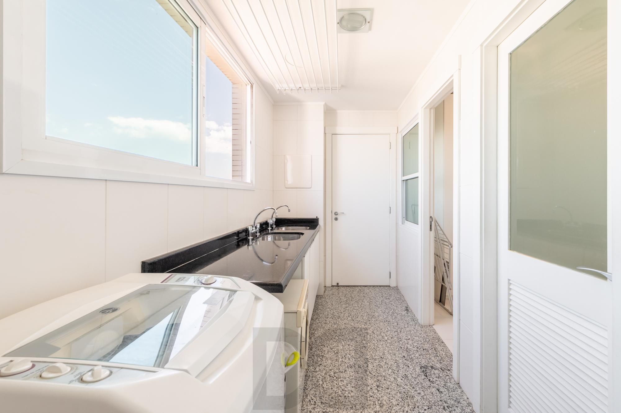 Apartamento com 204m², 3 dorm, 5 vagas no Petrópolis — foto 29
