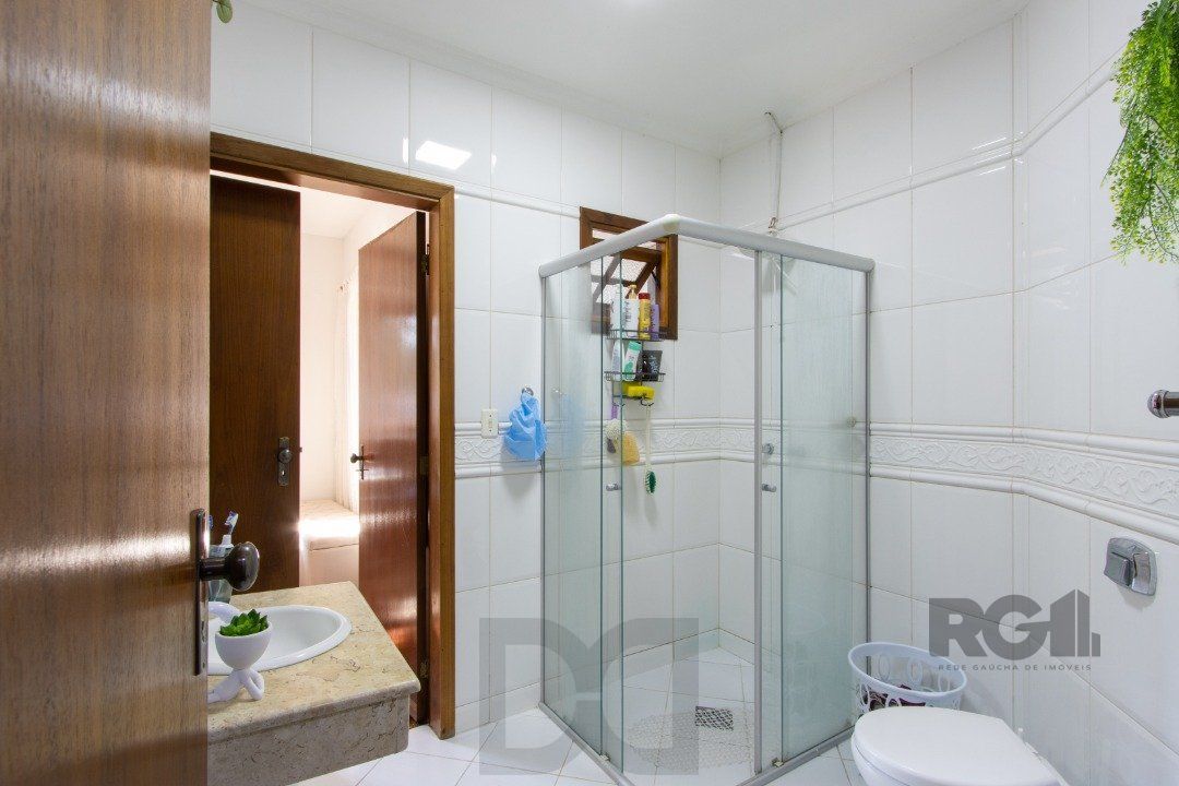 Casa de alvenaria, 3 quartos, 1 suíte, 4 banheiros e 5 vagas de garagem. — foto 48