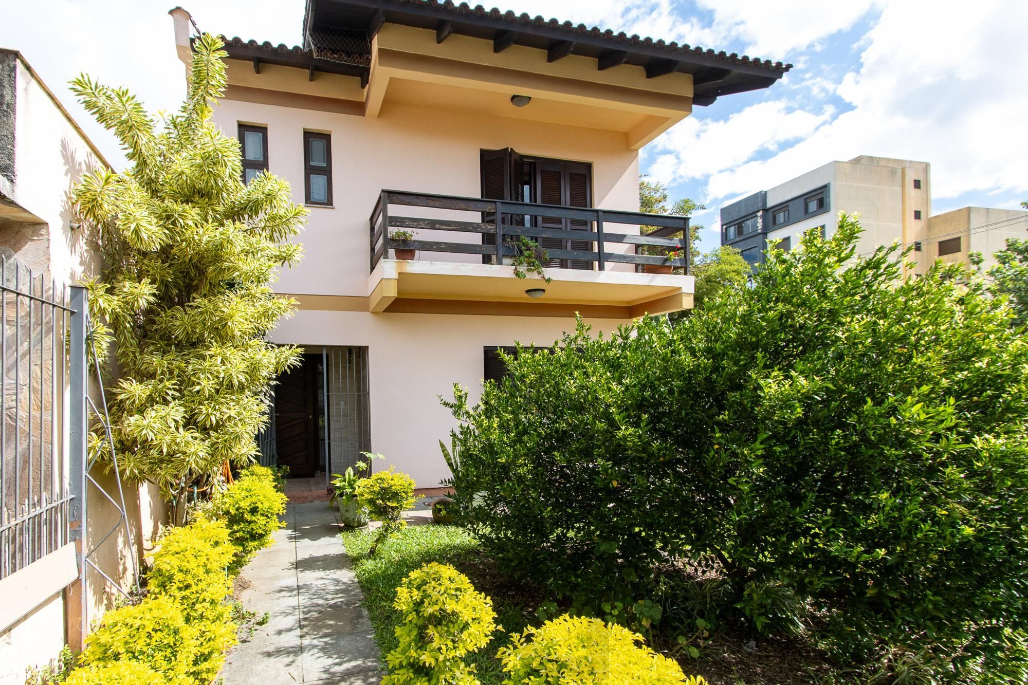 Casa Residencial ou Comercial, com 3 quartos (1 suite), 229m² privativos - Bairro Tristeza — foto 2