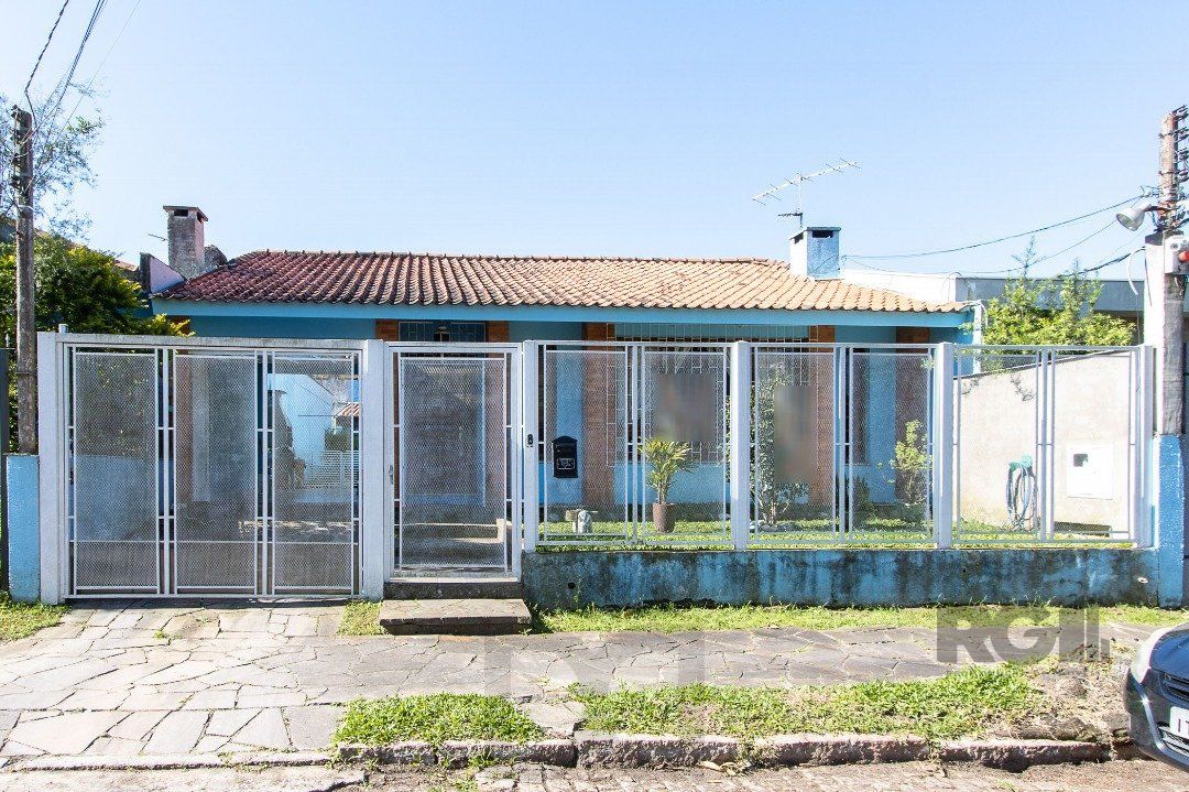 Casa térrea, com 3 dormitórios, 1 suíte, no bairro Ipanema. — foto 2