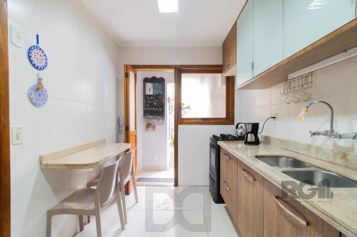Casa em condomínio na zona sul, 3 quartos, suíte, lareira, churrasqueira, 2 vagas de garagem coberta. — foto 9