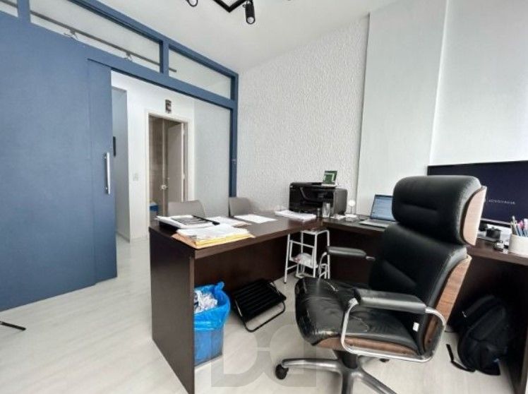 Sala desocupada c/vista p/ o Guaíba - bairro Centro — foto 9