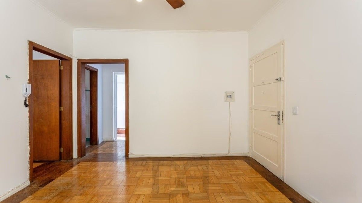 Apartamento de 1 quarto à venda no Edifício Britânia na Avenida Independência em Porto Alegre – 45,24 m² Privativos e Portaria 24h — foto 1