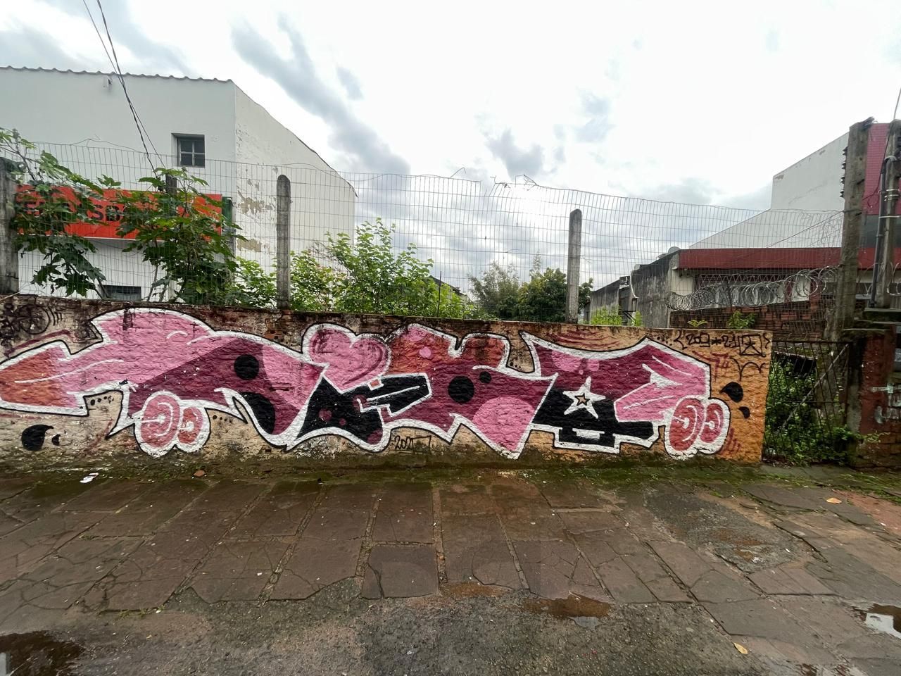 Terreno plano bairro Nonoai, Zona Sul de Porto Alegre, com 400m² de área total. — foto 1