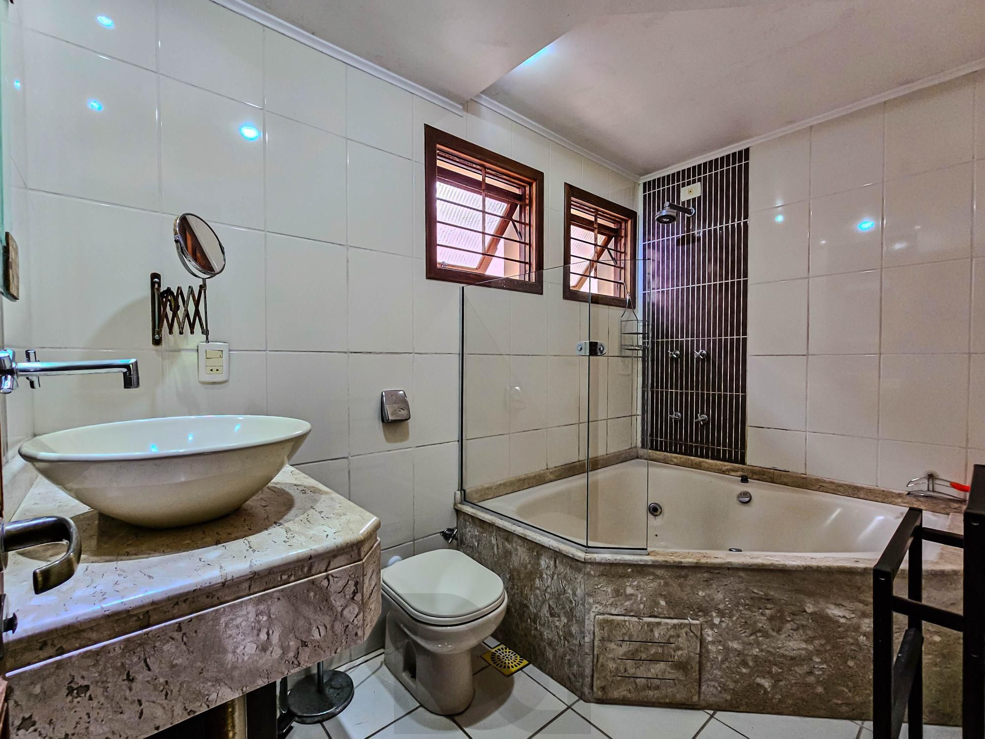 Casa em condomínio fechado, 5 dormitórios, Bairro Teresópolis — foto 13