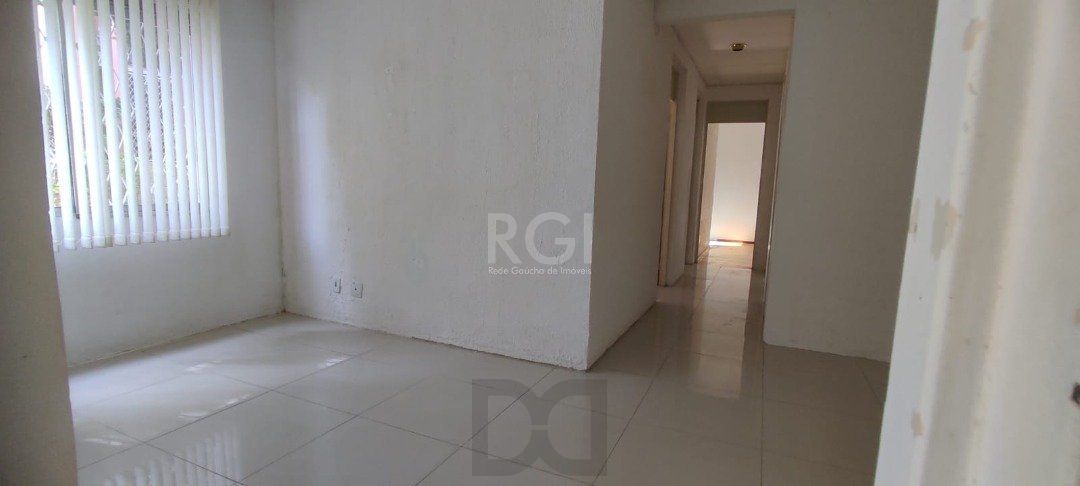 Apartamento com 3 dormitórios, 1 banheiro social e 1 vaga/box — foto 4
