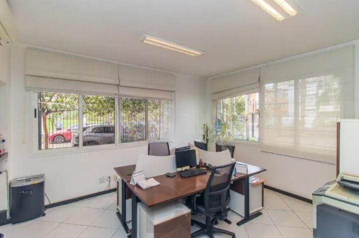 Excelente oportunidade para empresas e investidores! Prédio comercial moderno, amplo e muito bem localizado no bairro Menino Deus, oferecendo estrutura completa para diferentes tipos de negócios. — foto 6