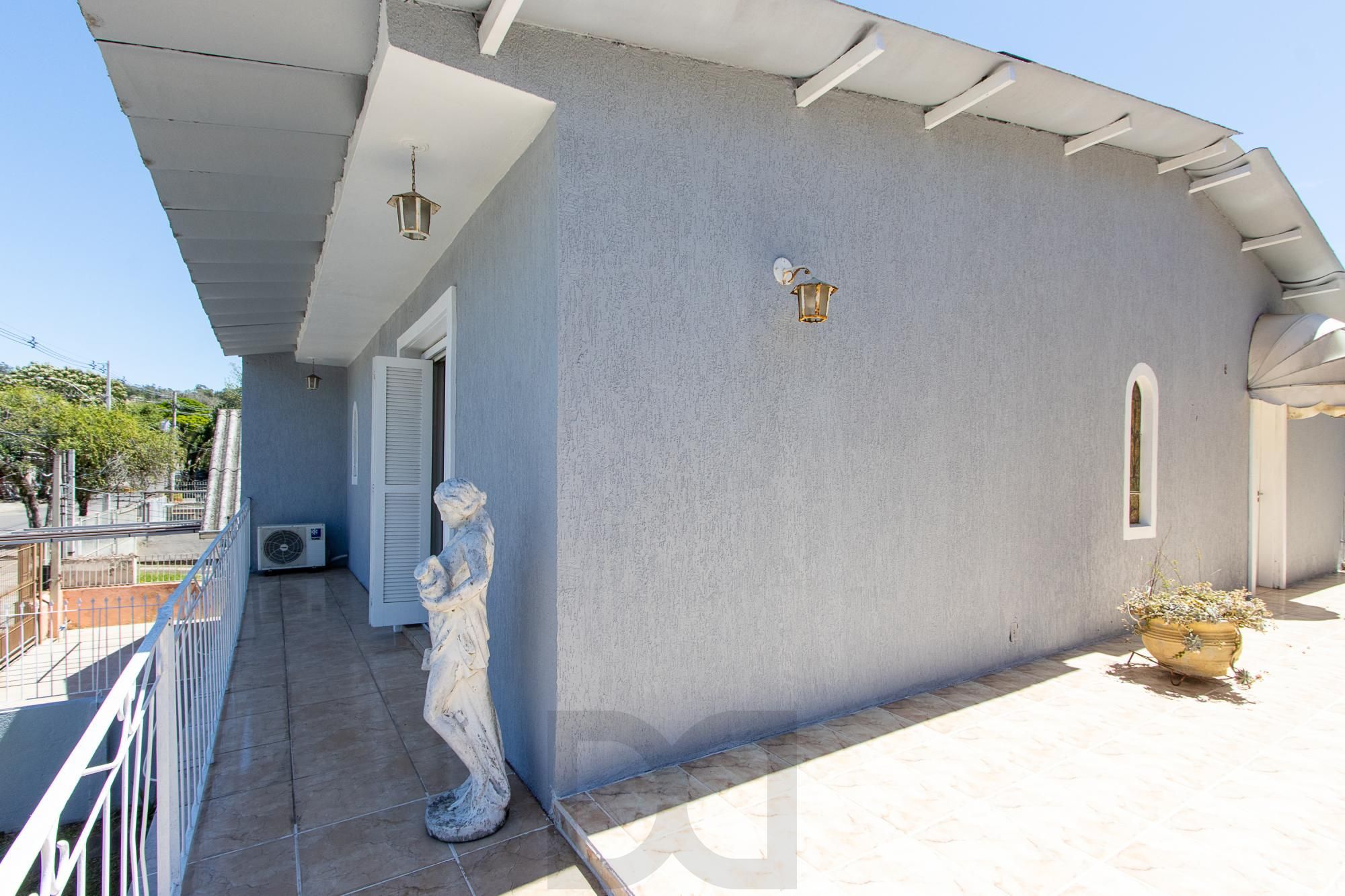 Casa de alvenaria, com 3 quartos, 1 suíte e 3 vagas de garagem. — foto 46