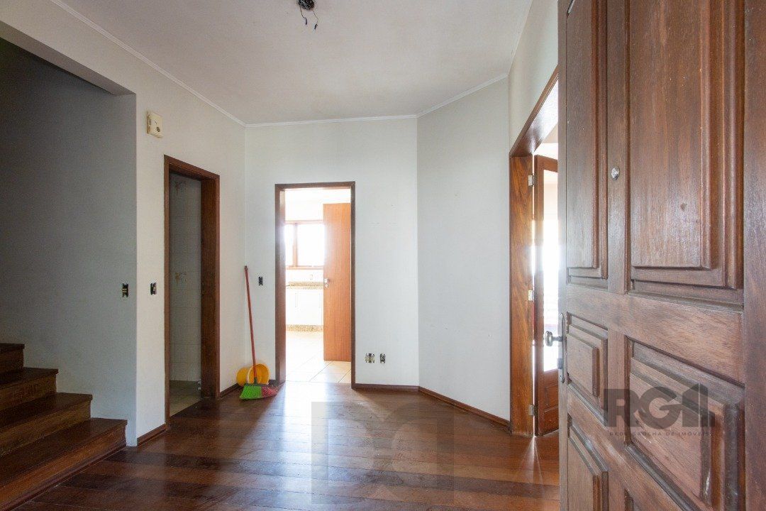 Casa para Venda - 361.95m², 4 dormitórios, sendo 2 suites, 3 vagas - Nonoai — foto 3