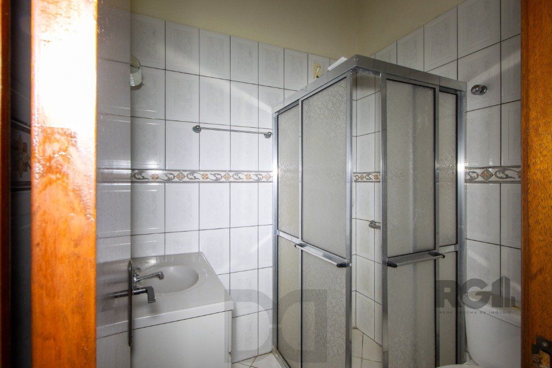 Casa em Condomínio na Zona Sul, no bairro Hípica, com 2 dormitórios, living para dois ambientes, cozinha mobiliada, lavabo — foto 28