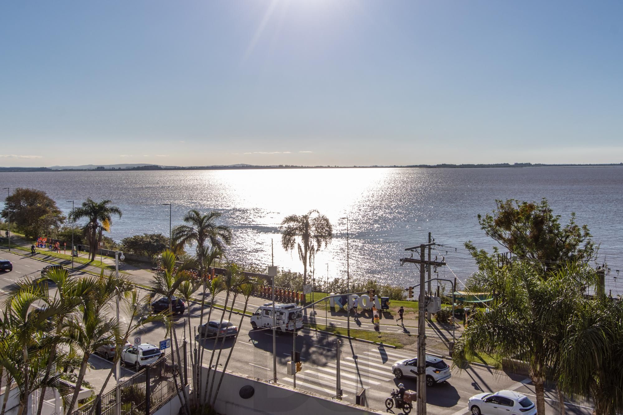 APARTAMENTO 3 DORMITÓRIOS - Vista permanente do Guaíba (menor custo benefício por M2). Somente 25 passos da orla. — foto 7