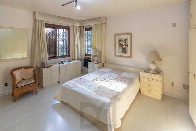Casa para Venda - 420m², 5 dormitórios, sendo 2 suites, 6 vagas - Nonoai — foto 18