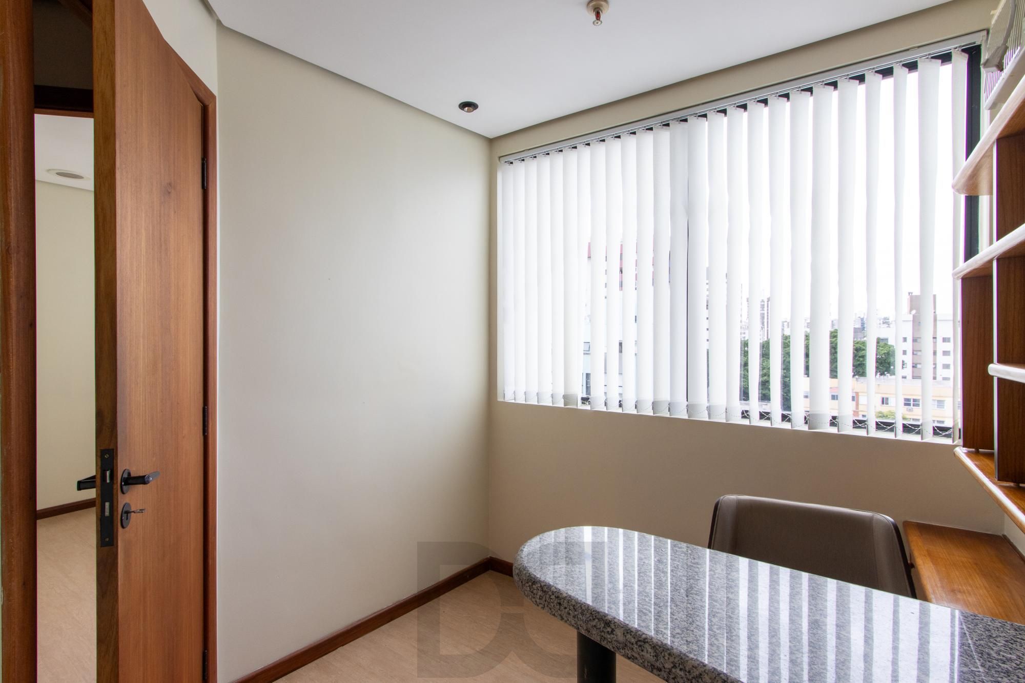 Sala comercial à venda no bairro Menino Deus – Edifício Comendador Luigi Gerace — foto 11