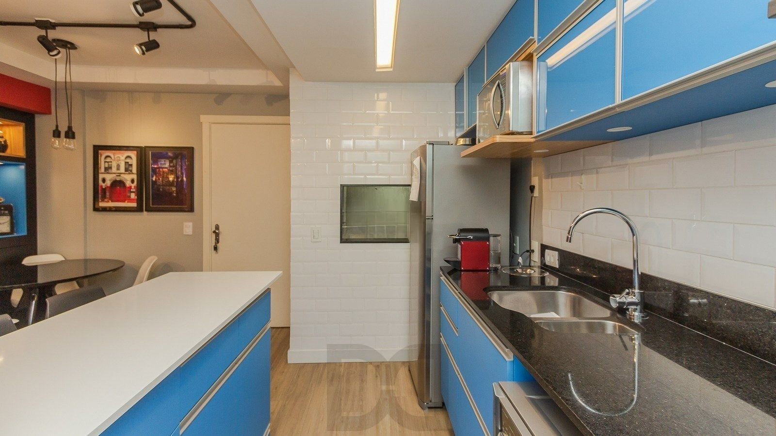 Apartamento 2 dormitórios, 1 suíte, 2 vagas, Petrópolis, Porto Alegre. — foto 5