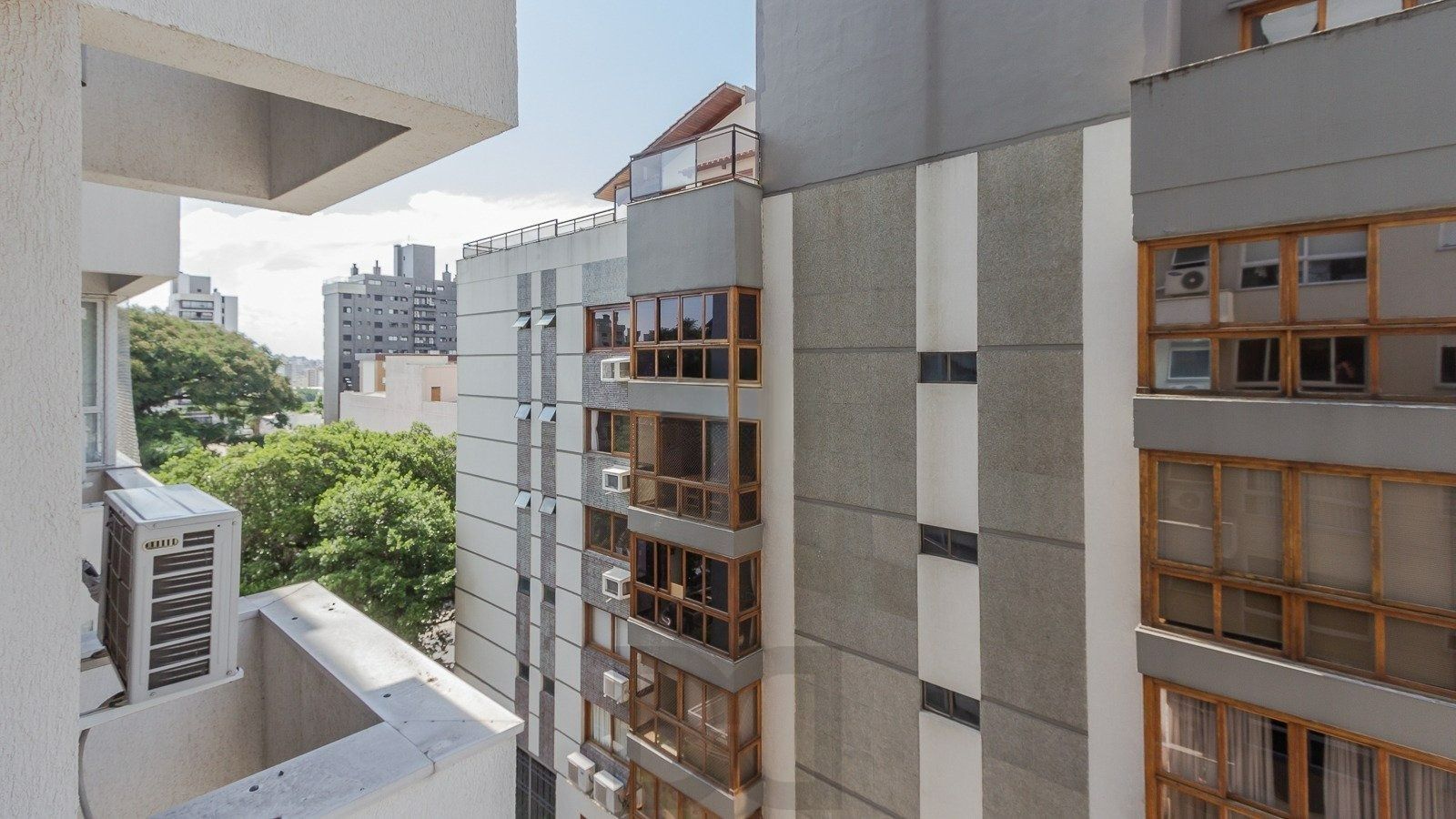 Apartamento 2 dormitórios, 1 suíte, 2 vagas, Petrópolis, Porto Alegre. — foto 14