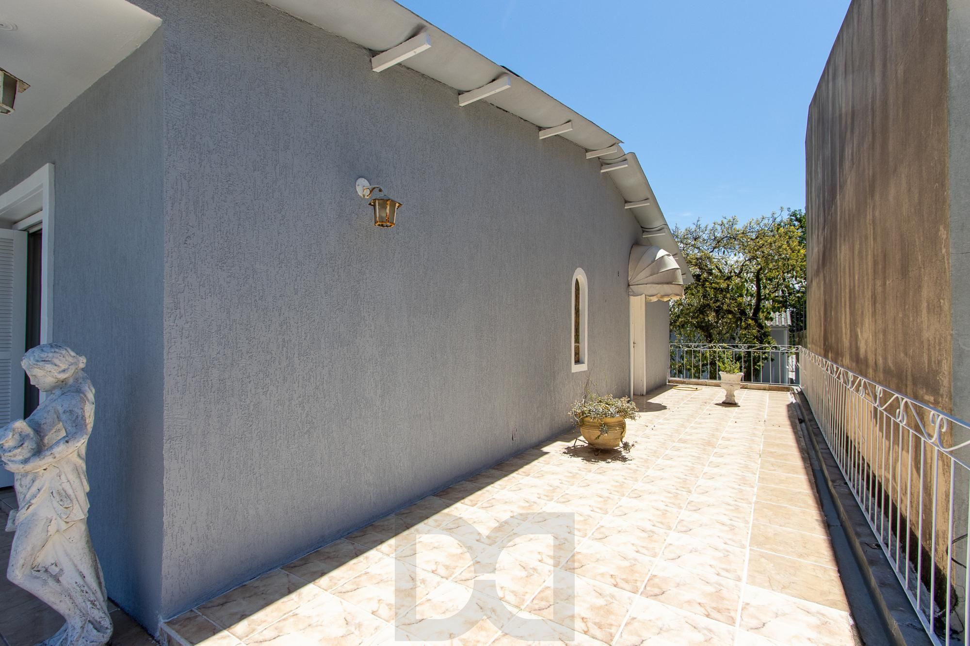 Casa de alvenaria, com 3 quartos, 1 suíte e 3 vagas de garagem. — foto 44