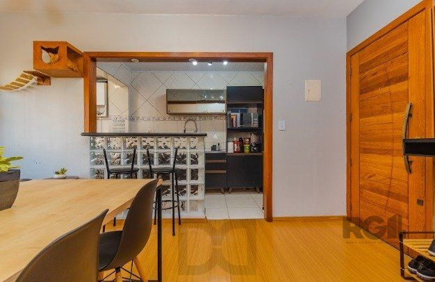 APARTAMENTO REFORMADO DE 02 DORMITÓRIOS PERTO DE SUPERMERCADOS, ONIBUS E FARMACIAS — foto 6