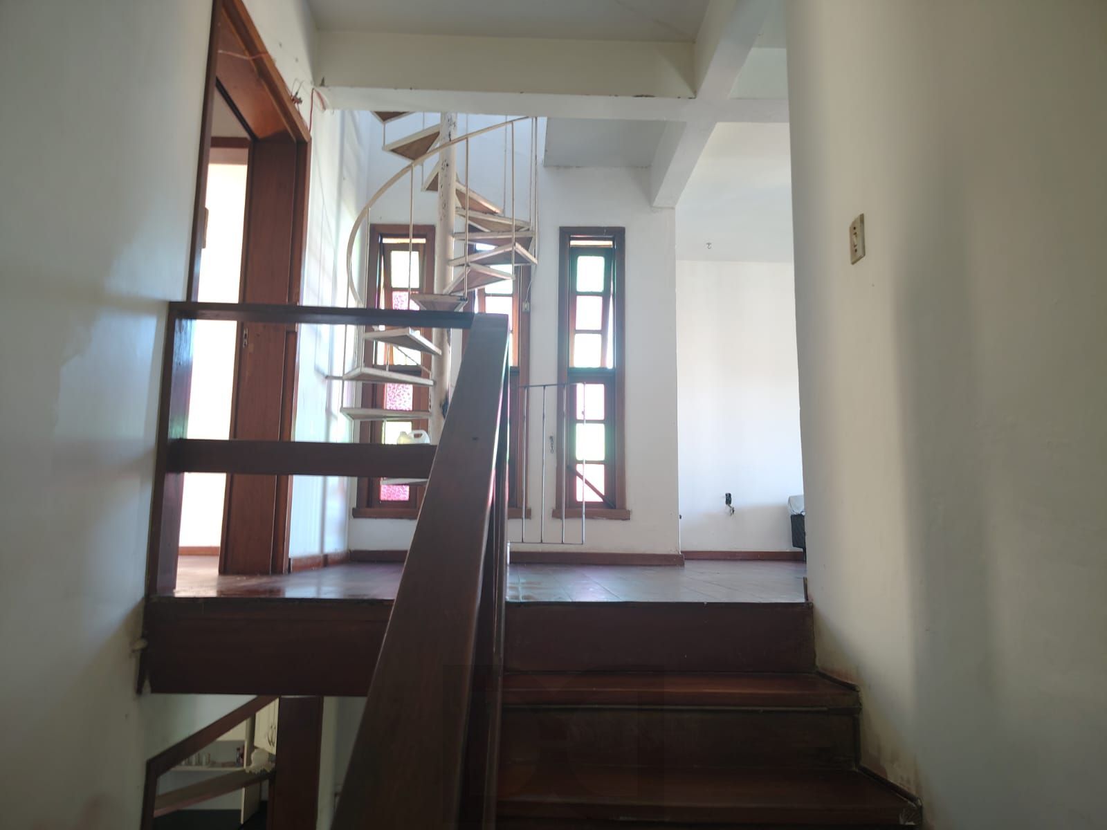 Casa de 4 dormitórios, 1 suíte e 4 vagas de garagem no bairro Cavalhada. — foto 15