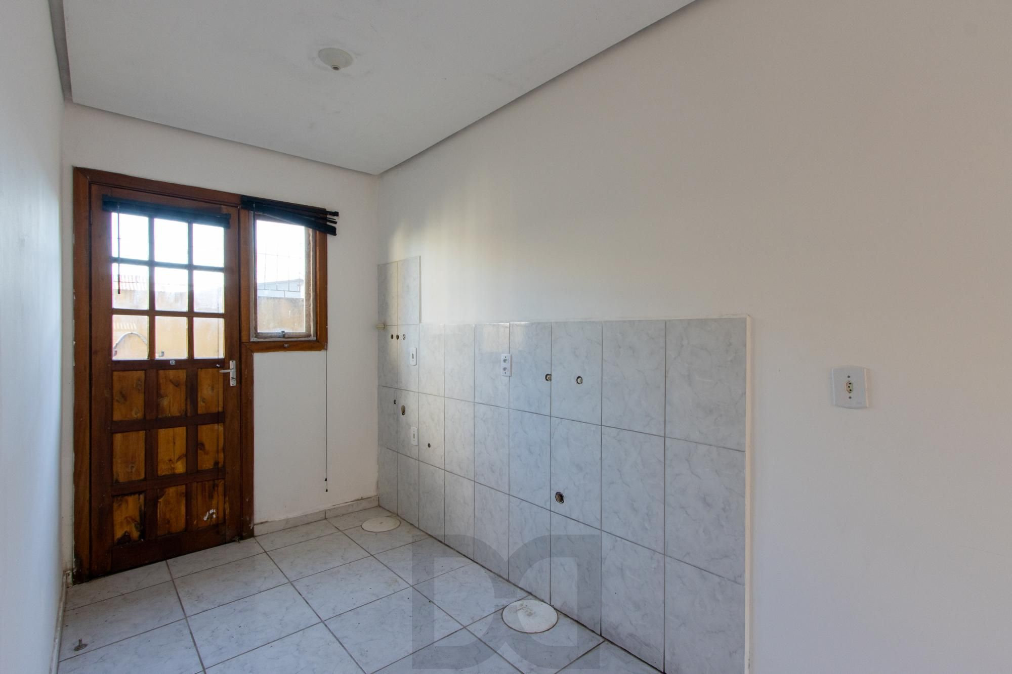 Casa de condomínio, 2 dormitórios, 1 banheiro e 1 vaga de garagem. — foto 9