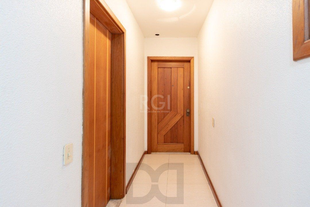 Cobertura para Venda - 302m², 4 dormitórios, sendo 1 suites, 3 vagas - Menino Deus — foto 2