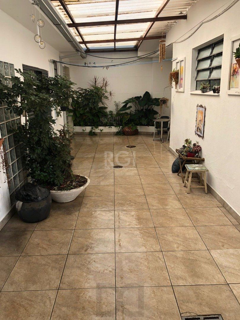 Casa para Venda com 3 dormitórios, sendo 1 suites e 3 vagas no bairro Guarujá — foto 27