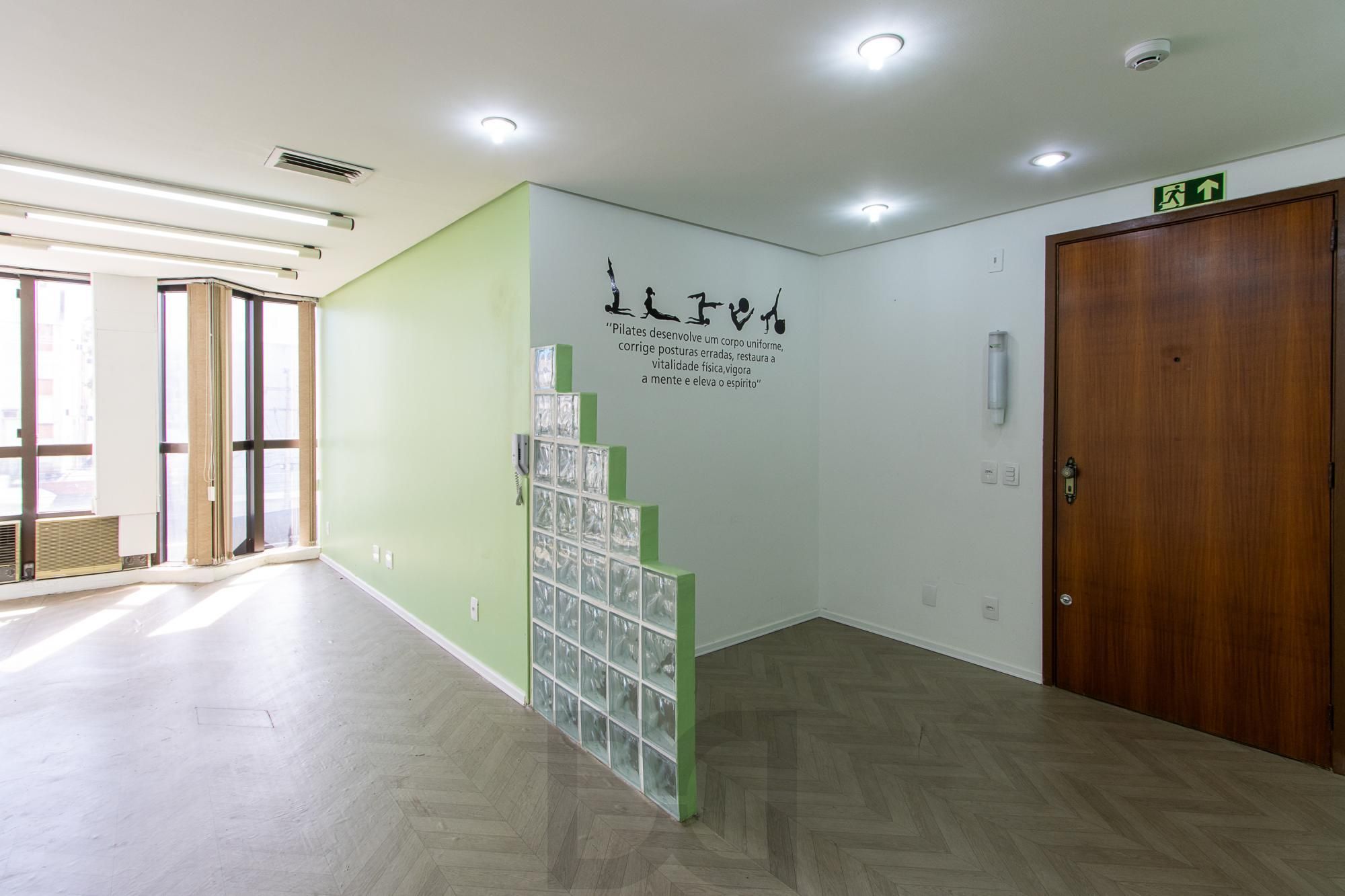 sala com 35,60 m² de área privativa no edifício Erico Veríssimo Center — foto 4