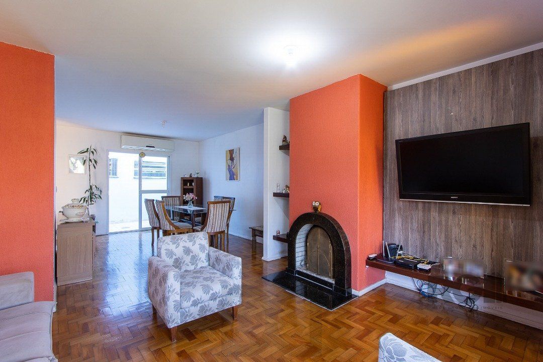 Casa térrea, com 3 dormitórios, 1 suíte, no bairro Ipanema. — foto 6