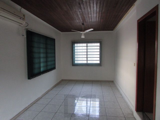 Casa térrea, com 3 dormitórios, 1 suíte, no bairro Nonoai. — foto 27